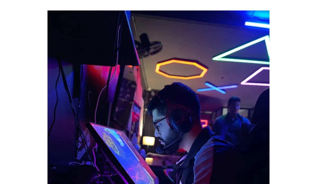 Chirant competing at his gaming setup